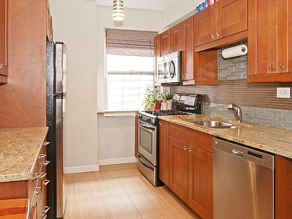3rd image of 530 Grand St APT E7d