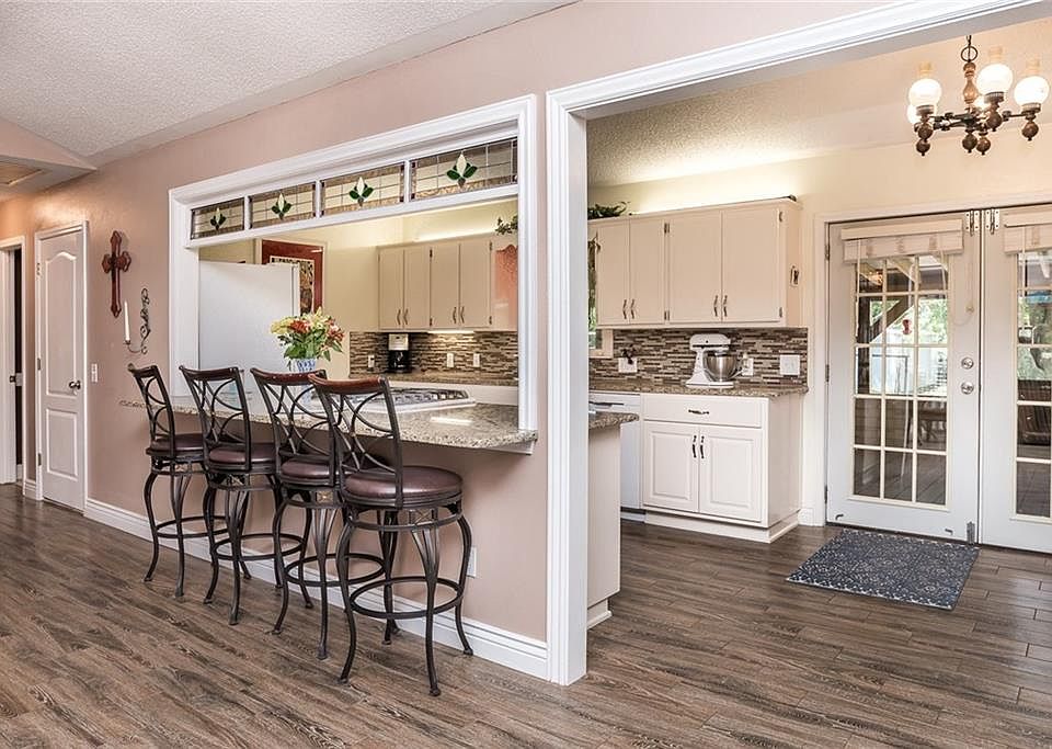 1st image of 485 Chinook Dr
