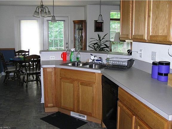 5th image of 8920 Oakbrook Cir