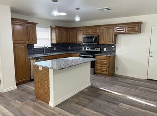 911 S Colorado St, Iowa Park, TX 76367