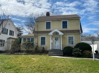 16 Suburban Ave, Cos Cob, CT 06807