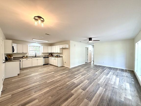 3rd image of 109 W Marion Dr