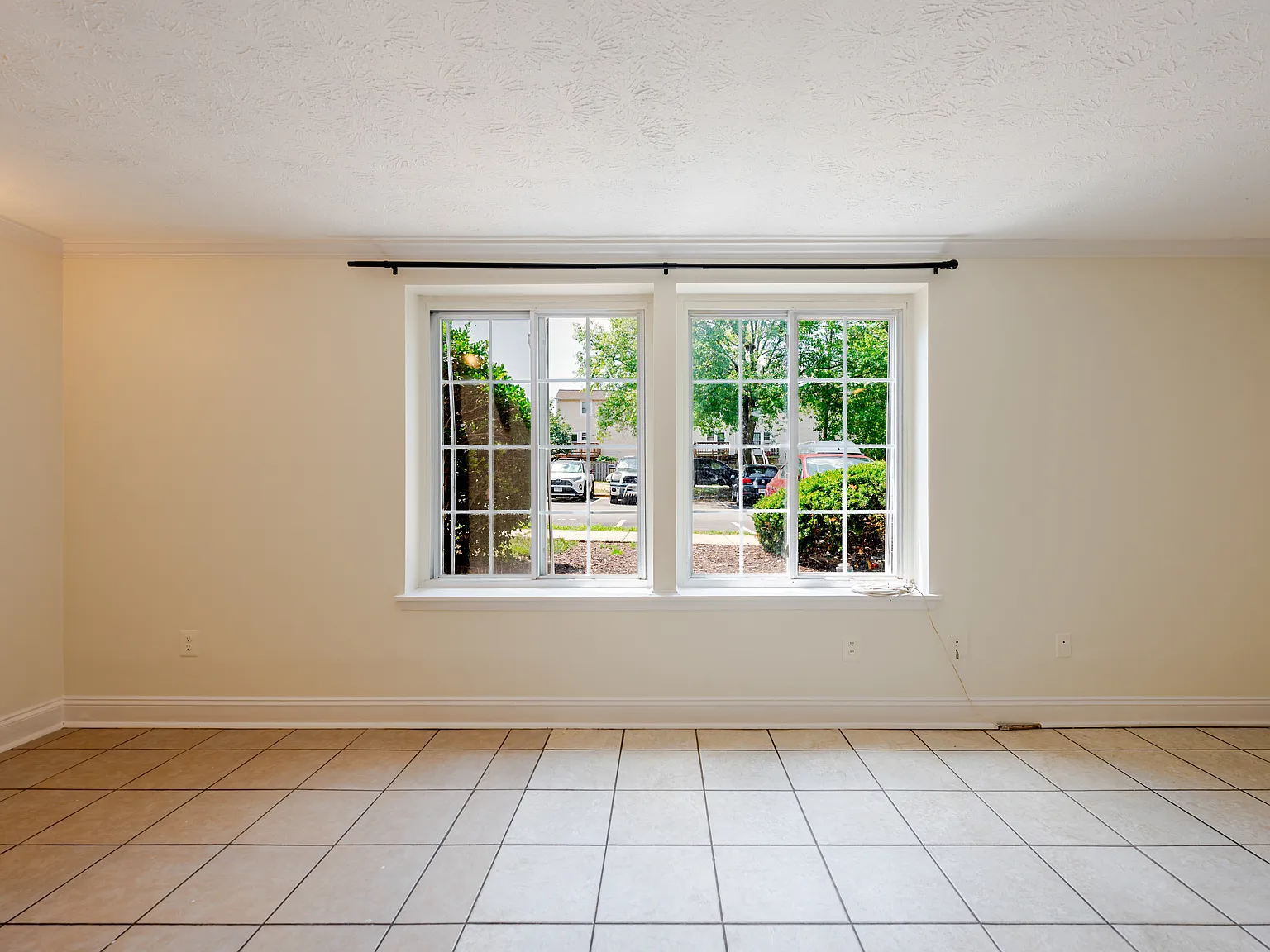 8386 Brockham Dr Apt B — Photo 4