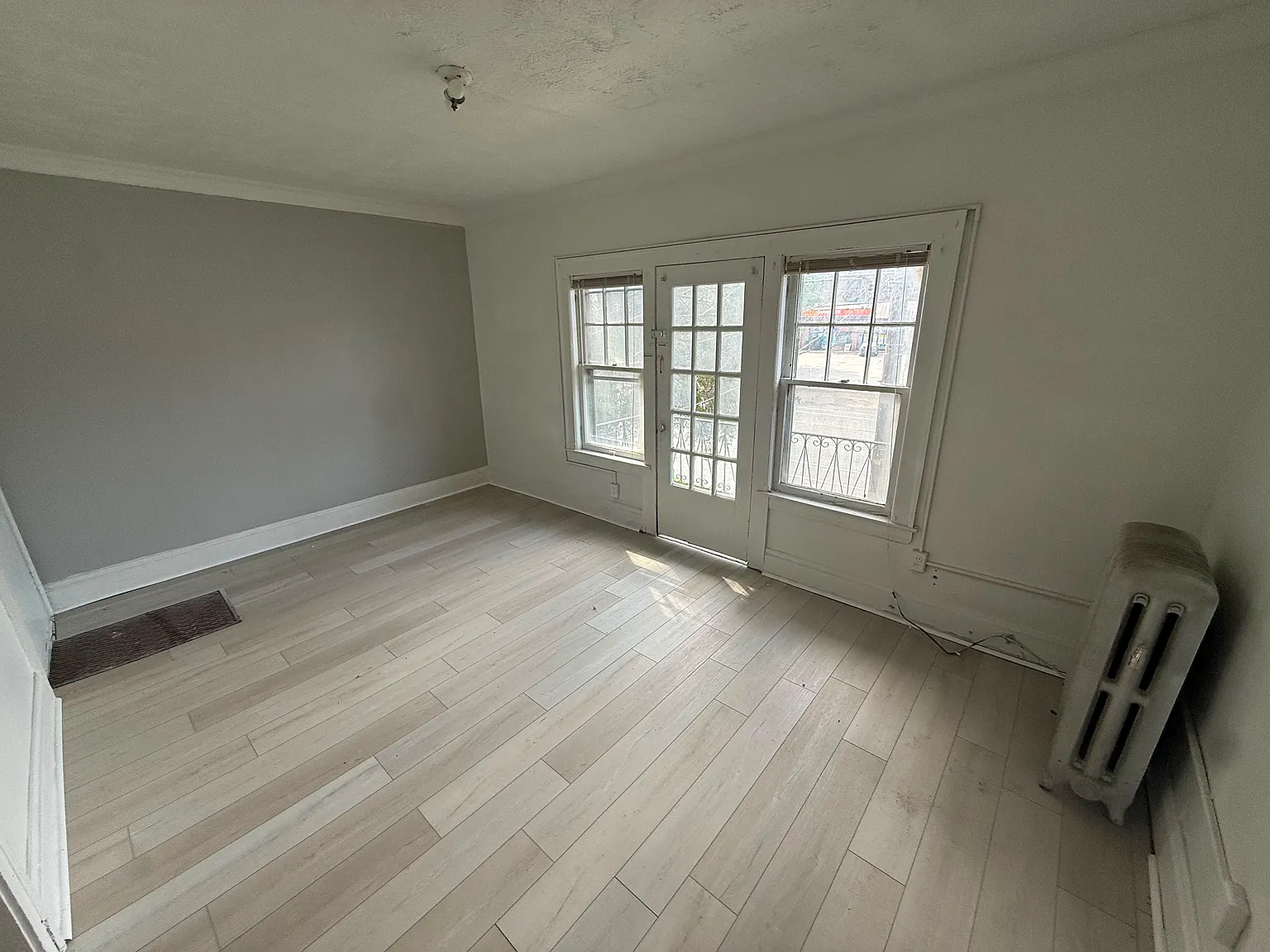1 bed, 875 sqft, $1,000 — Photo 3