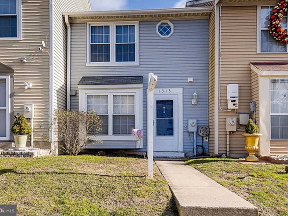 3rd image of 1313 Stockett Sq