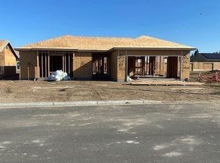 1162 S Creekside Pl E, Porterville, CA 93257