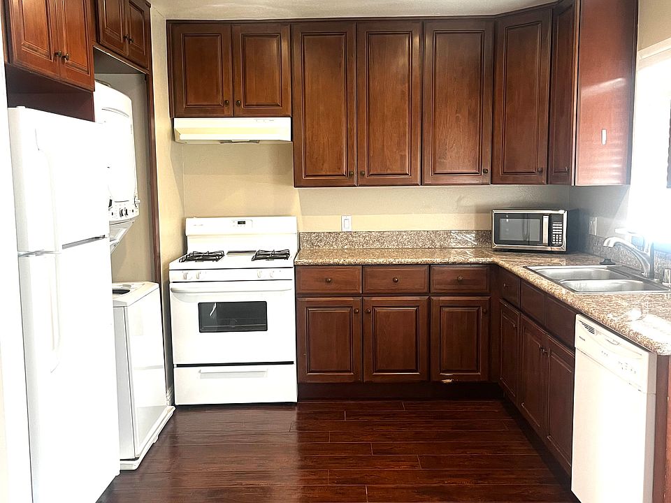 1st image of 602 W Bellevue Dr APT 2