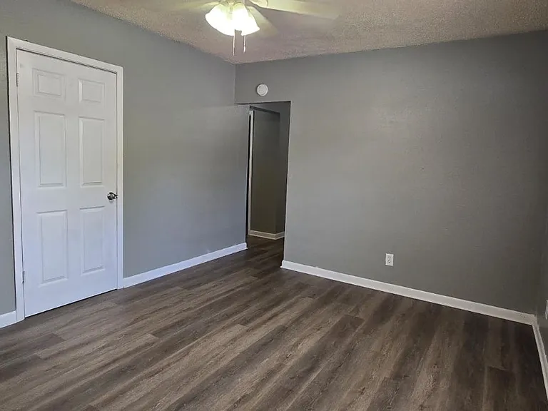 829 Texas Ave — Photo 7