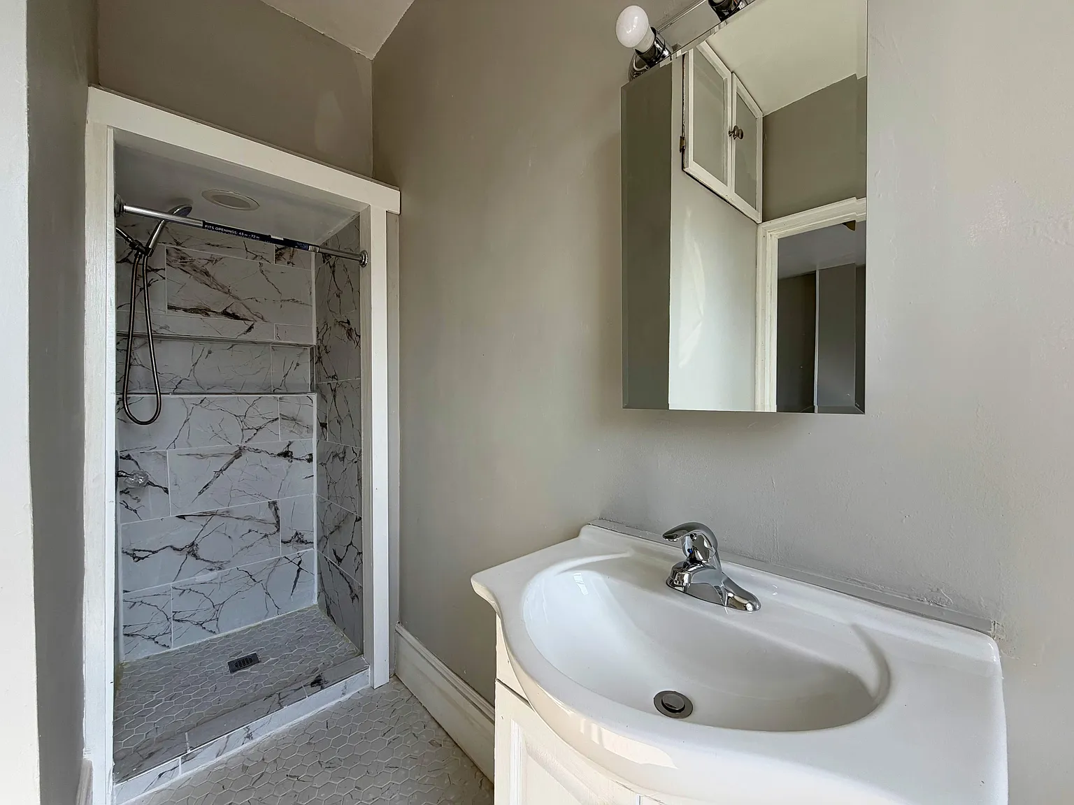 3 bed, 1300 sqft, $2,100 — Photo 4