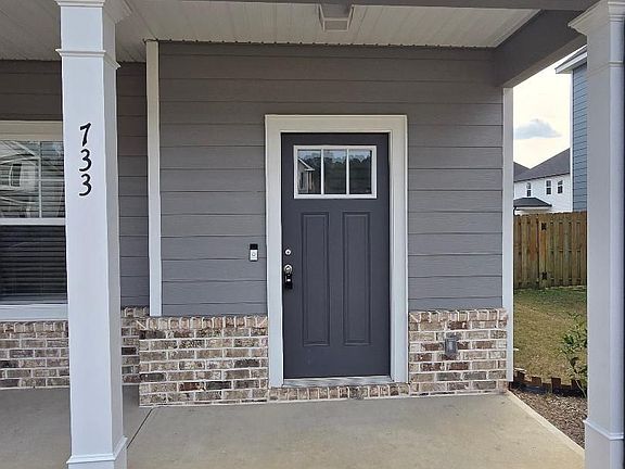 3rd image of 733 Courtland Ln