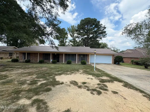 145 Swan Lake Dr, Jackson, MS 39212