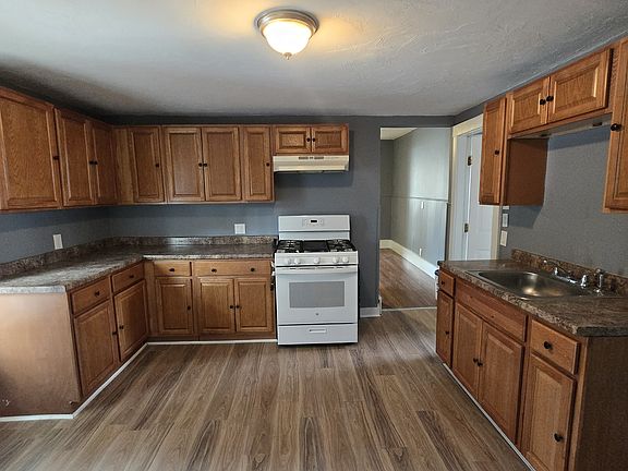 2nd image of 12-12R Granite St #2