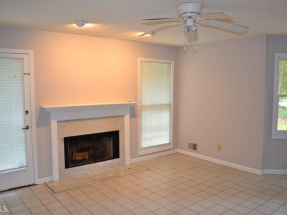 4th image of 2830 Biscayne Dr NW