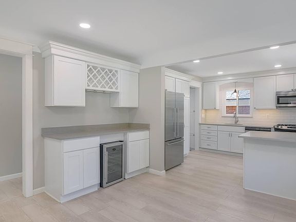 3rd image of 4706 Groveland Ave