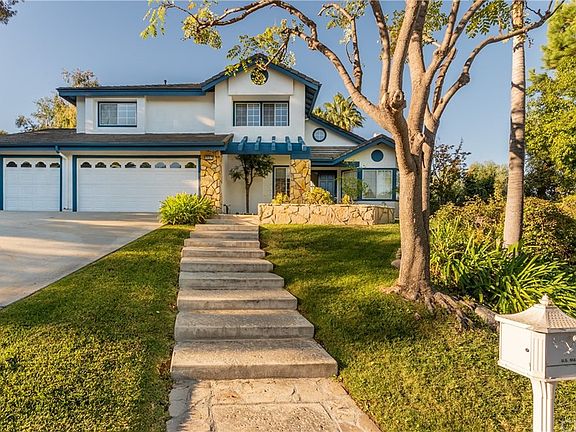 5th image of 907 Las Rosas Dr