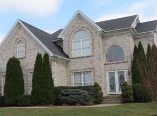 8407 Winnipeg Way, Louisville, KY 40228