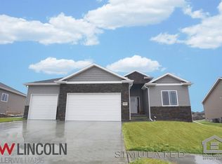 7335 Dempster Dr, Lincoln, NE 68516