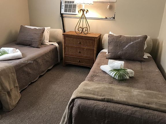 4th image of 5020 Royal Palm Ave