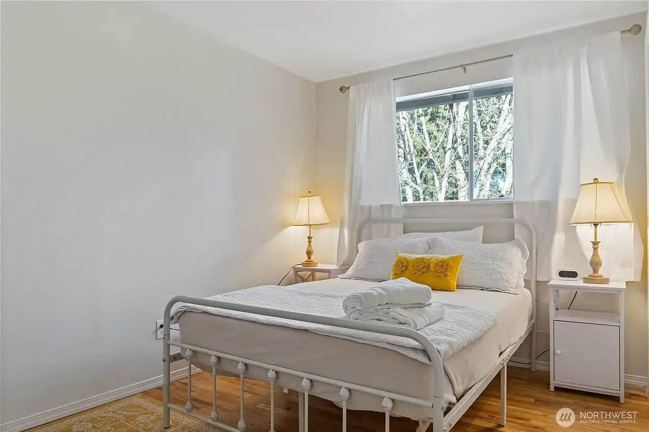 8 bed, 2880 sqft, $900 — Photo 4