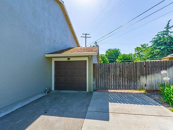 3rd image of 10131 Malaga Way