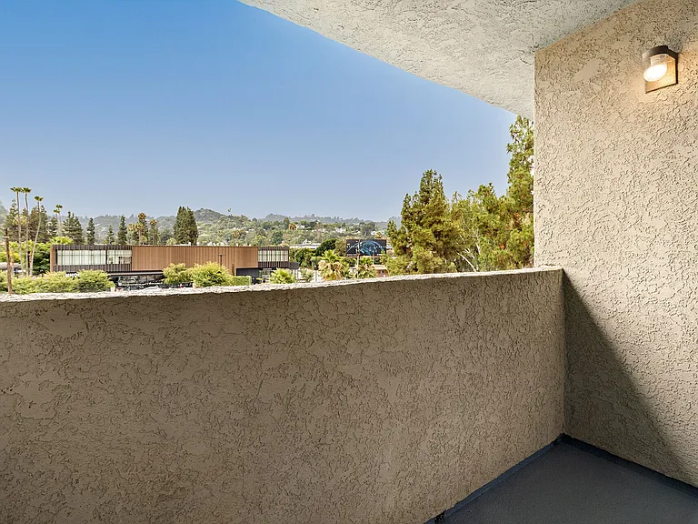 4250 Coldwater Canyon — Photo 20