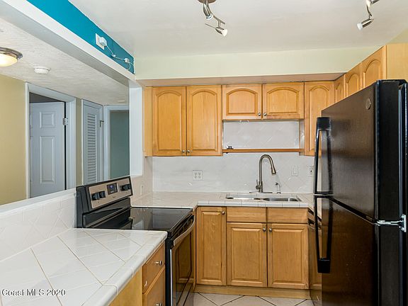 4th image of 223 Columbia Dr APT 211