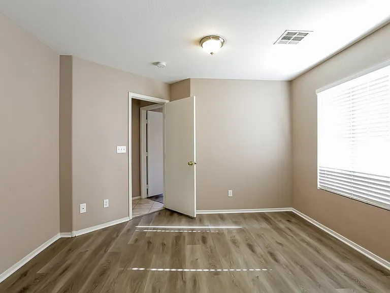 10205 Barrel Ridge St — Photo 7