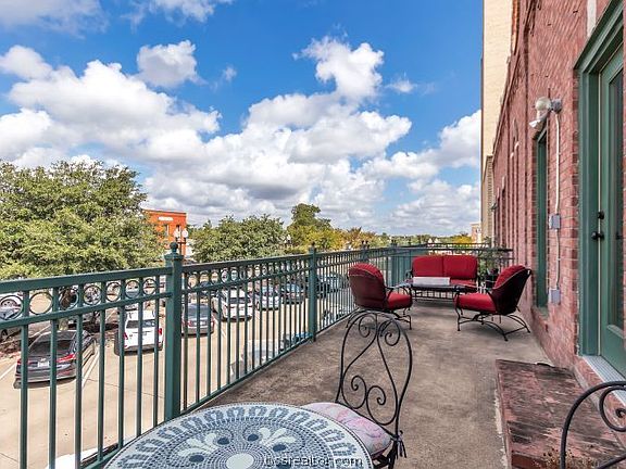 3rd image of 211 N Main St APT 22