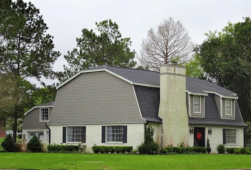 1st image of 210 W Castle Harbour Dr