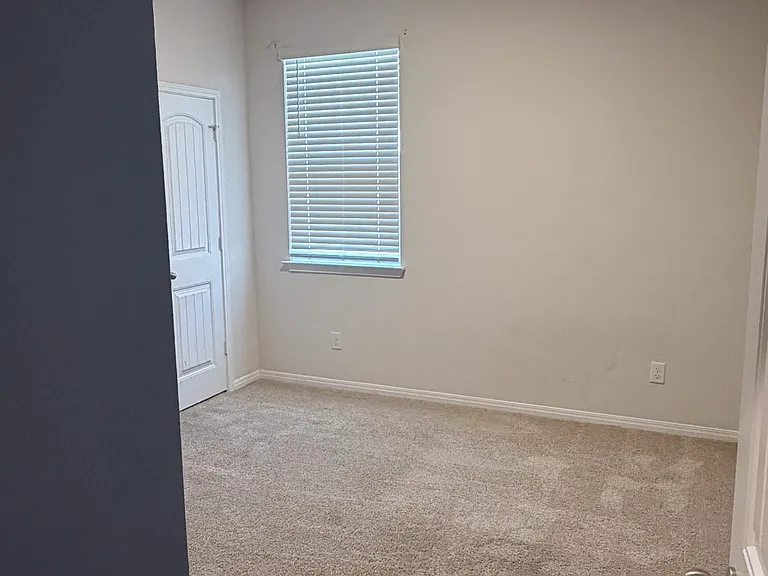 151 Lbj Ln — Photo 31