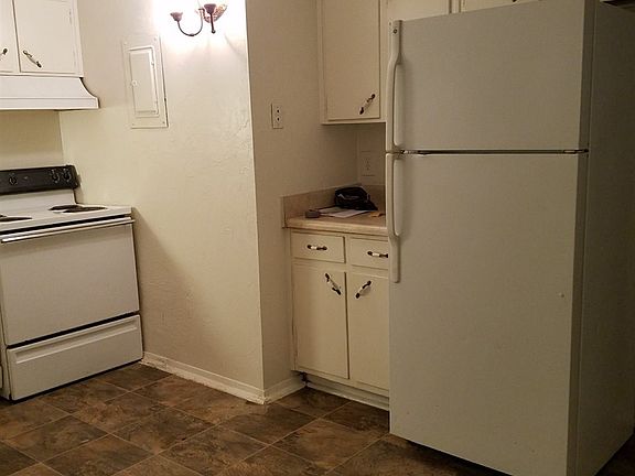 3rd image of 445 Appleyard Dr #3