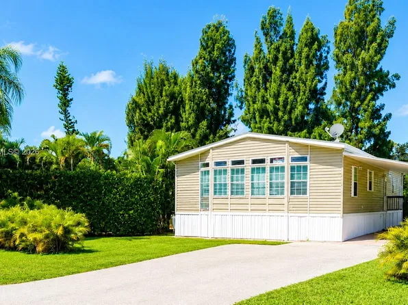 20472 Luettich Ln, Estero, FL 33928