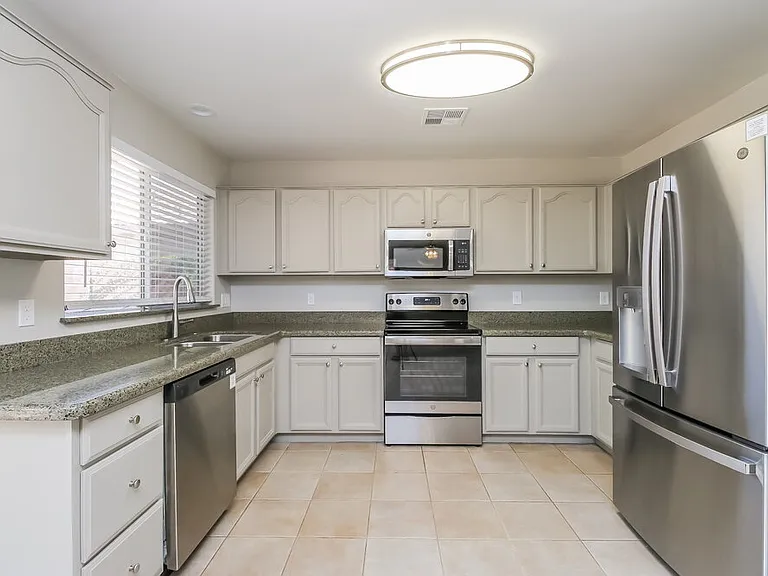 1036 W Olive Ave — Photo 10