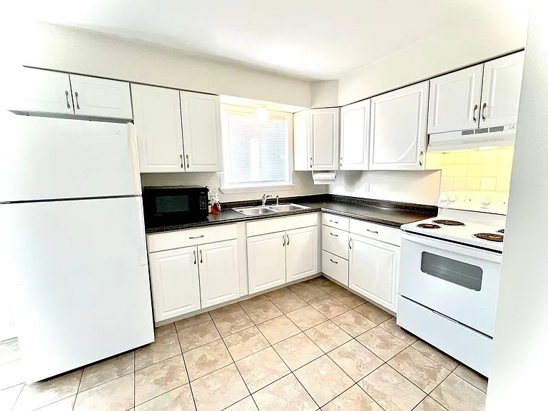 635 S Indiana St — Photo 6