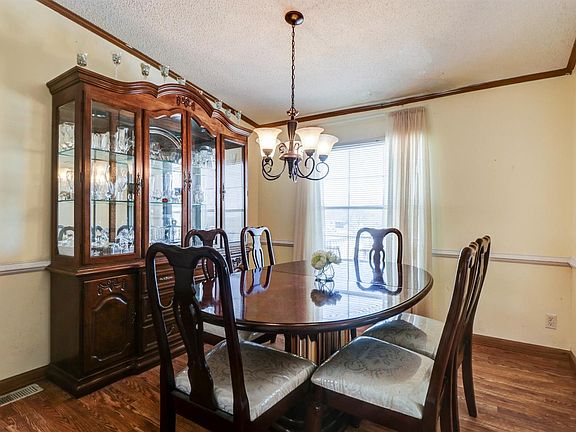 5th image of 2657 Meadow Dr
