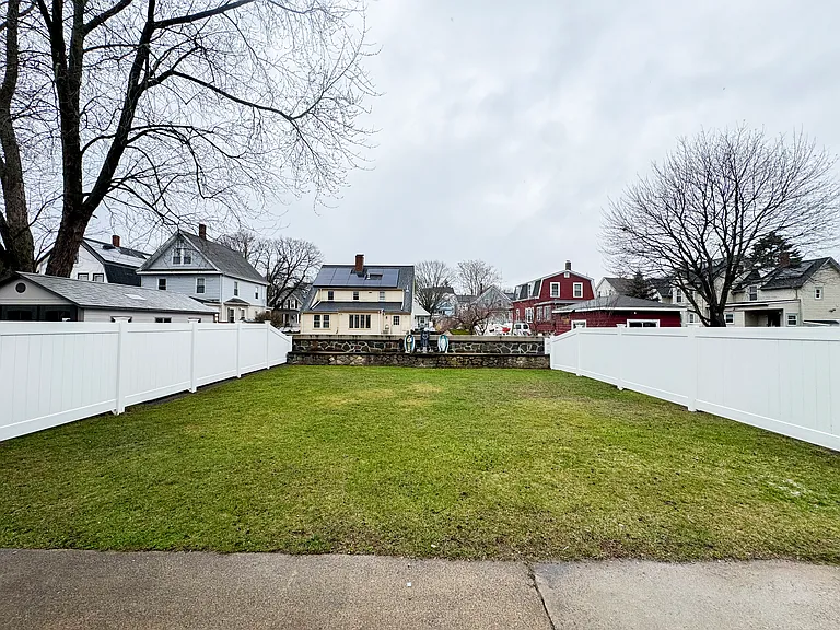 40 Walter St — Photo 37