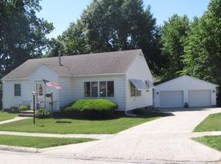 511 W 16th St, Carroll, IA 51401