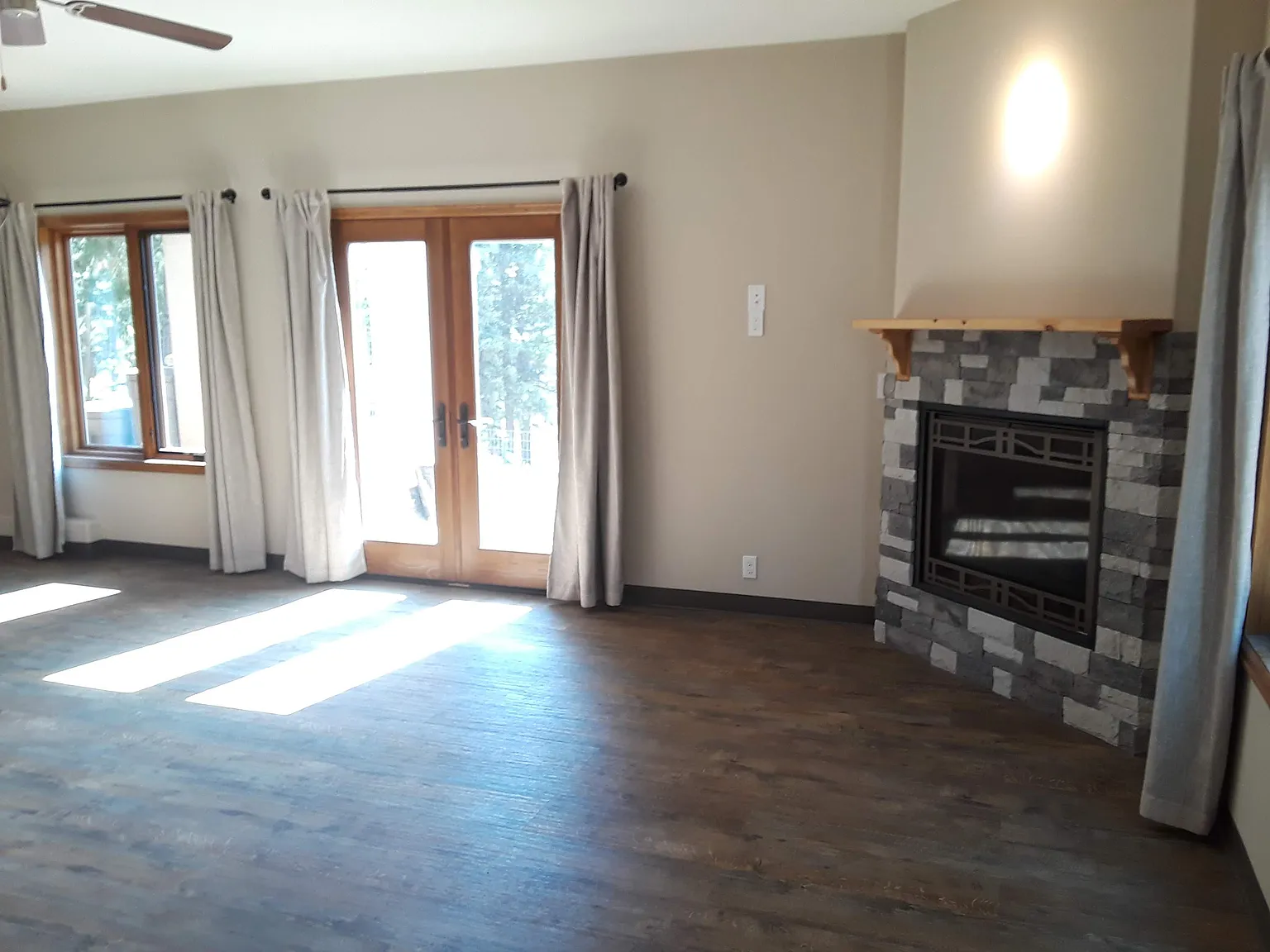 Studio, 700 sqft, $1,750 — Photo 3