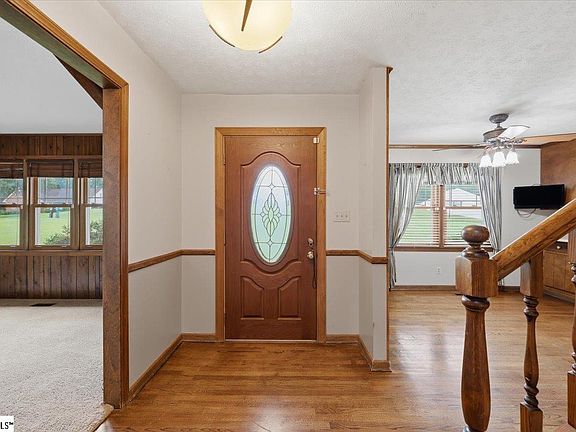 5th image of 140 Charles Dr