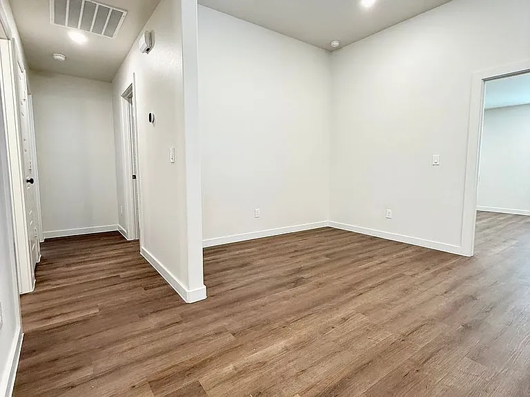 2143 Langford Ave — Photo 11
