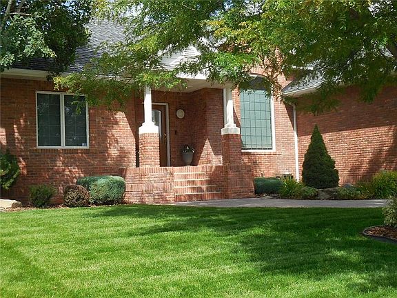 3rd image of 3929 Fairmeadow Dr