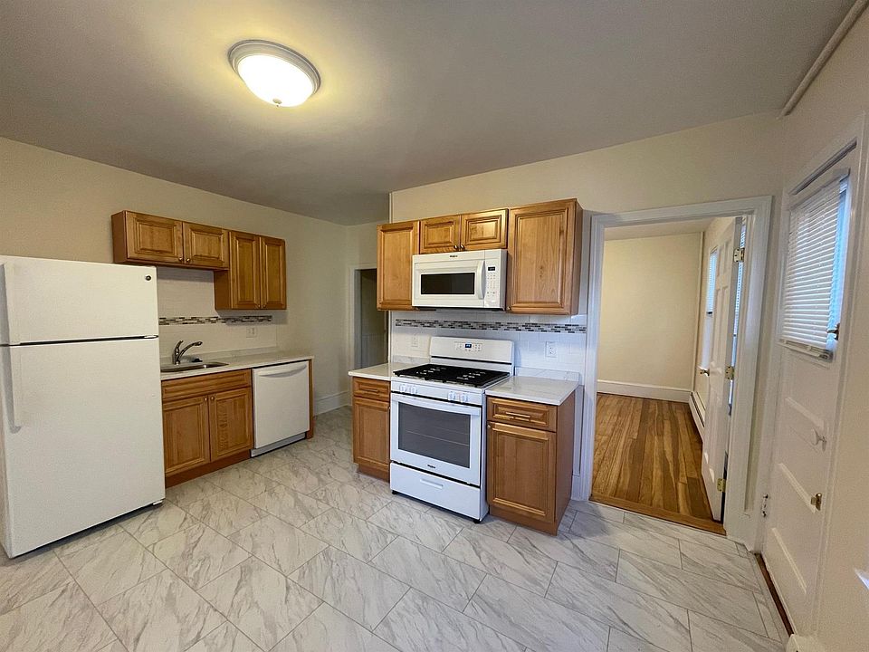 1st image of 40A Linden Ave #1
