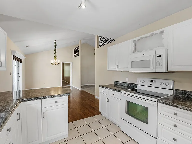 124 Cornelson Dr — Photo 18