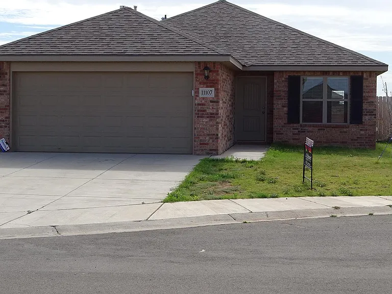 11107 Everett Ave — Photo 1