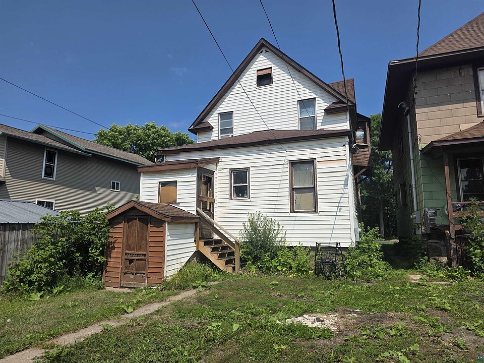 2nd image of 118 2nd St S