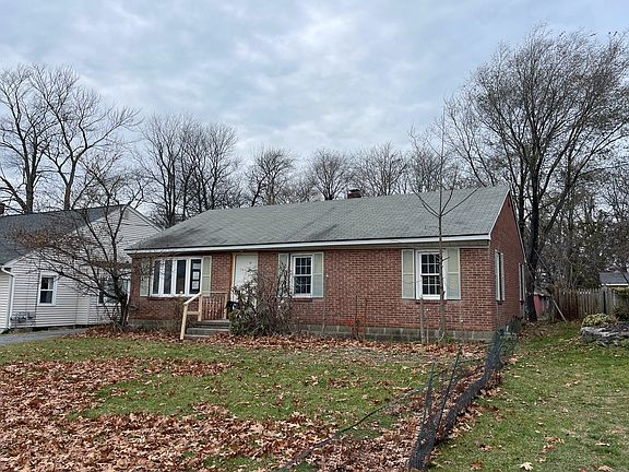 3rd image of 74 McNutt Ave