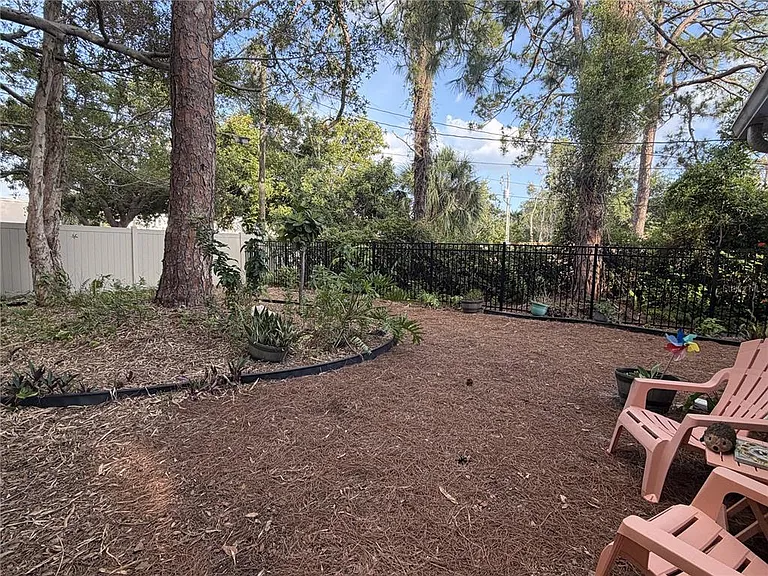 421 Riviera St — Photo 20