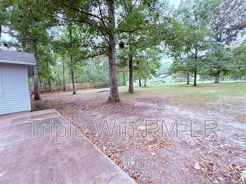 4 bed, 2.0 bath, 1955 sqft, $1,750 — Photo 4