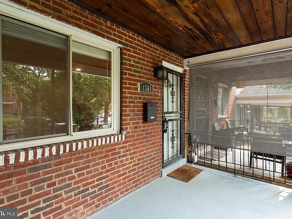 3rd image of 1361 Downing St NE