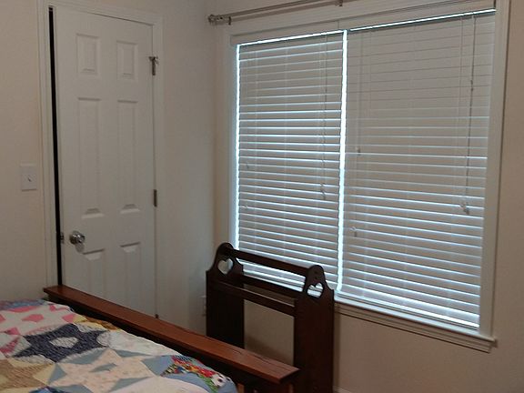 Bedroom w/full closet